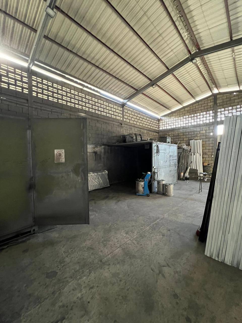 Cabina de pintura electrostática y horno de curado